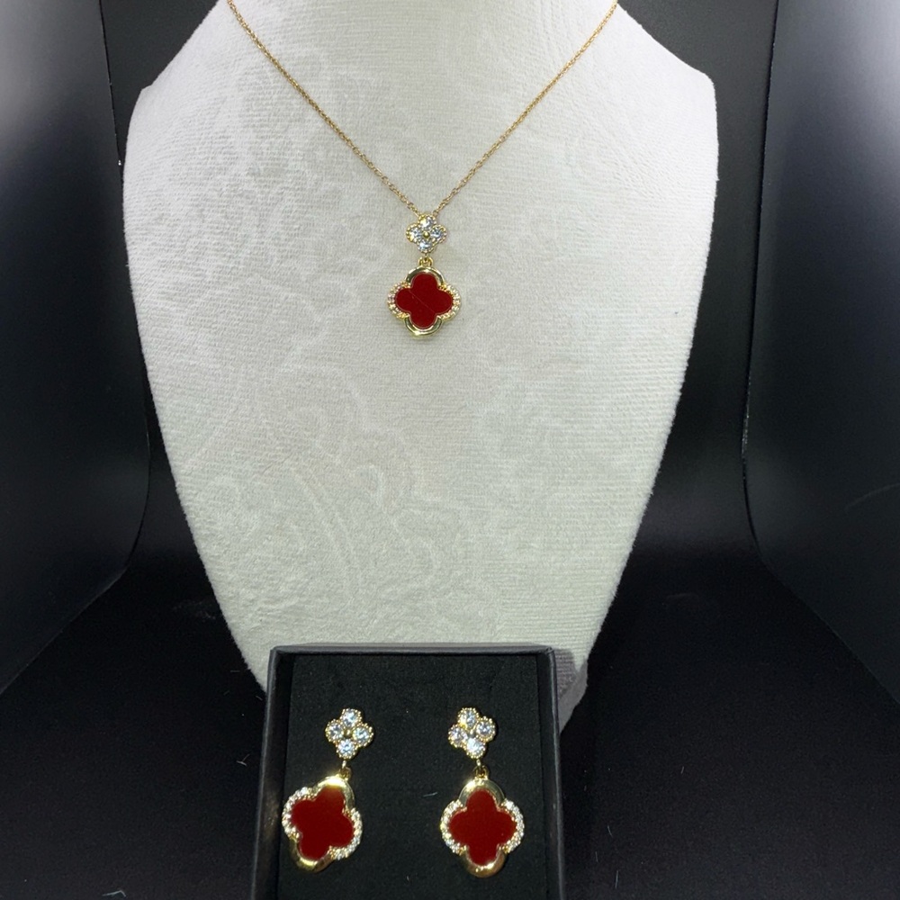 Elegant Gold and Red Clover Jewelry Set